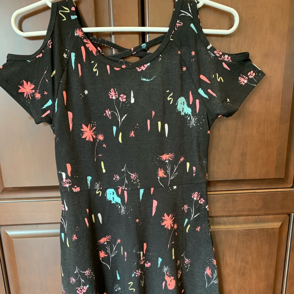 Girls short black patterned dress